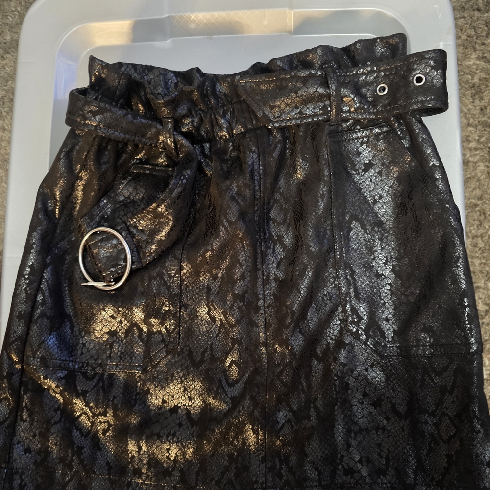 Haute Monde Black Metallic Snake-Print Pencil Skirt